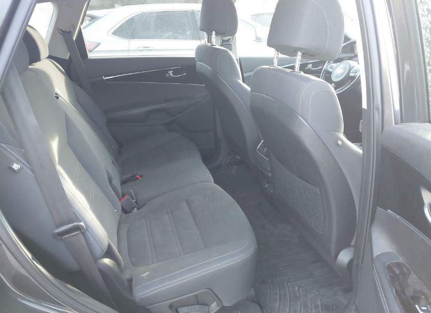 Photo 8 of 2017 Kia Sorento 3.3L LX (VIN 5XYPGDA52HG291036)