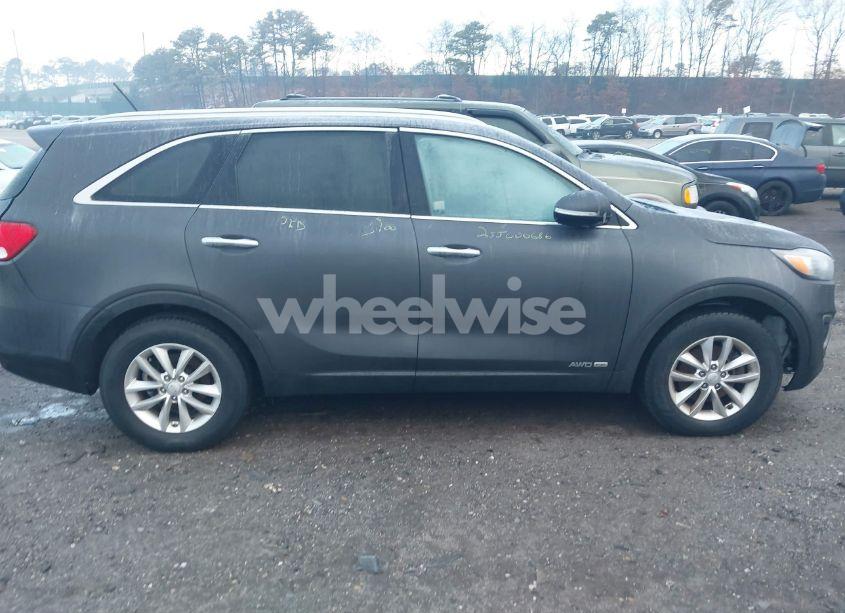 Photo 12 of 2017 Kia Sorento 3.3L LX (VIN 5XYPGDA52HG335617)