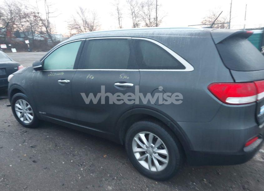 Photo 13 of 2017 Kia Sorento 3.3L LX (VIN 5XYPGDA52HG335617)