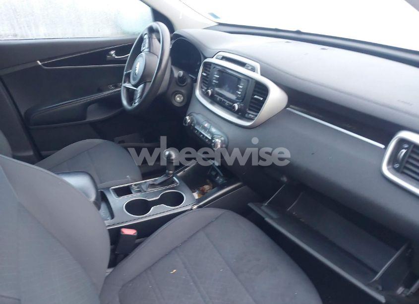 Photo 5 of 2017 Kia Sorento 3.3L LX (VIN 5XYPGDA52HG335617)