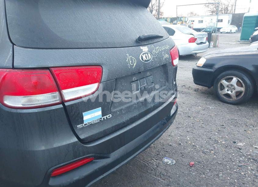 Photo 6 of 2017 Kia Sorento 3.3L LX (VIN 5XYPGDA52HG335617)