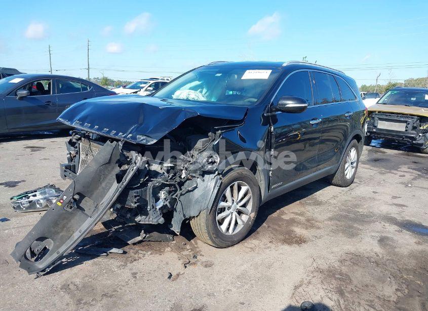 Photo 2 of 2018 Kia Sorento 3.3L LX (VIN 5XYPGDA52JG371345)