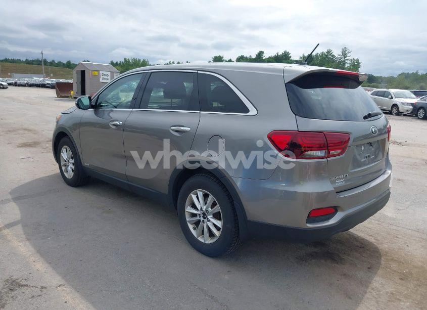 Photo 3 of 2019 Kia Sorento 3.3L LX (VIN 5XYPGDA52KG457482)