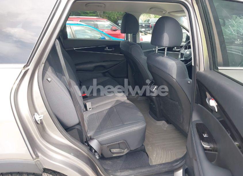 Photo 8 of 2019 Kia Sorento 3.3L LX (VIN 5XYPGDA52KG457482)