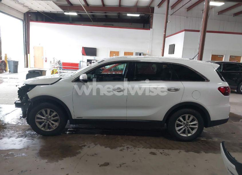 Photo 15 of 2019 Kia Sorento 3.3L LX (VIN 5XYPGDA52KG481152)