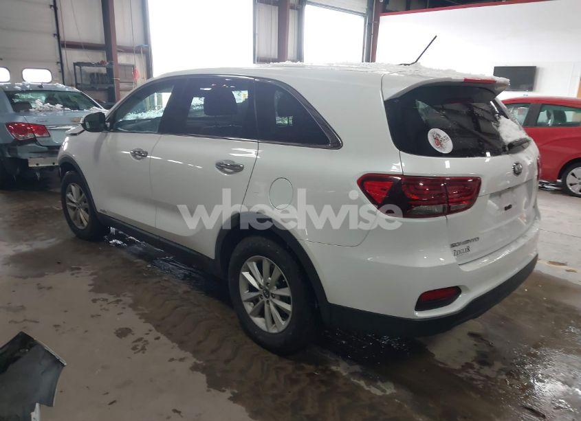 Photo 3 of 2019 Kia Sorento 3.3L LX (VIN 5XYPGDA52KG481152)