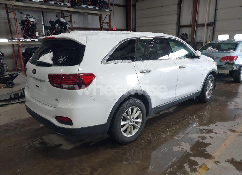 Photo 4 of 2019 Kia Sorento 3.3L LX (VIN 5XYPGDA52KG481152)