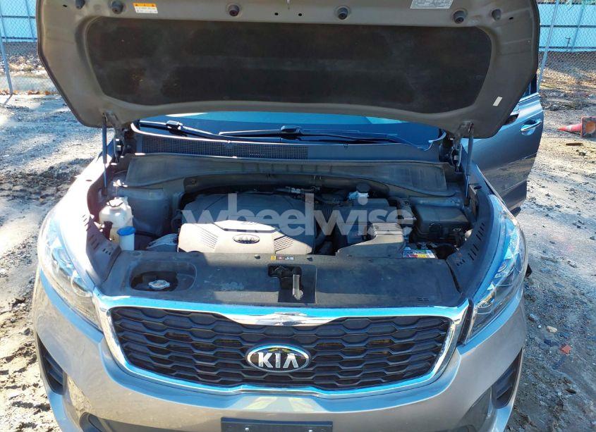 Photo 10 of 2019 Kia Sorento 3.3L LX (VIN 5XYPGDA52KG528440)
