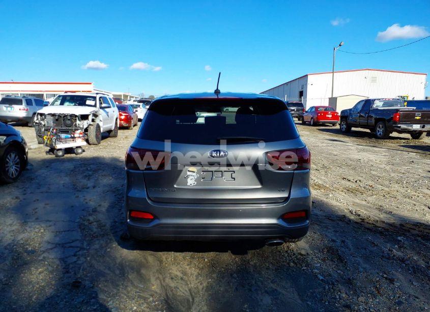 Photo 16 of 2019 Kia Sorento 3.3L LX (VIN 5XYPGDA52KG528440)