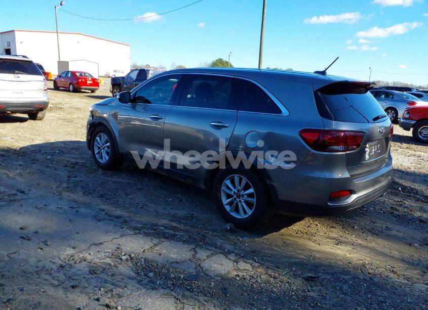 Photo 3 of 2019 Kia Sorento 3.3L LX (VIN 5XYPGDA52KG528440)