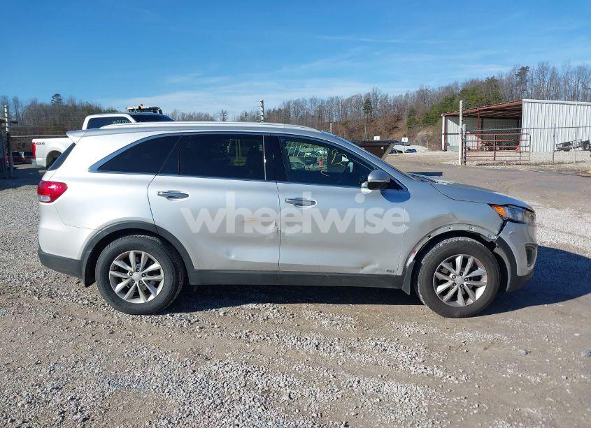 Photo 13 of 2016 Kia Sorento 3.3L LX (VIN 5XYPGDA53GG009436)