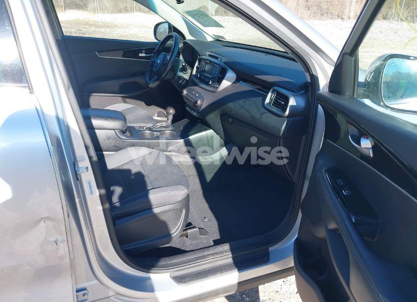 Photo 5 of 2016 Kia Sorento 3.3L LX (VIN 5XYPGDA53GG009436)
