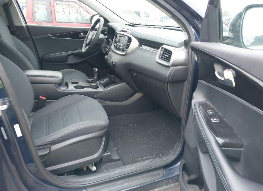 Photo 5 of 2016 Kia Sorento 3.3L LX (VIN 5XYPGDA53GG042694)