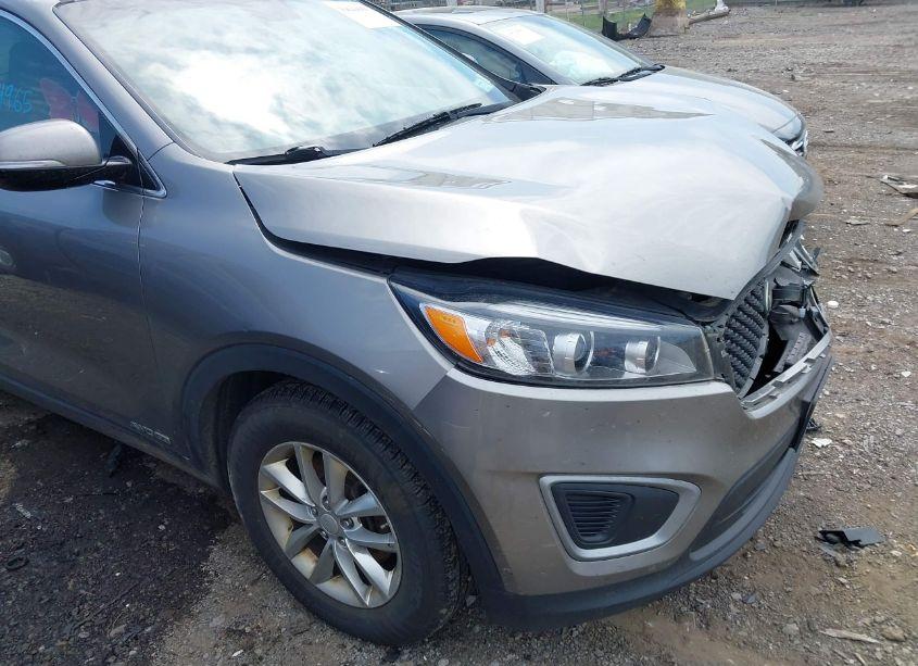 Photo 13 of 2016 Kia Sorento 3.3L LX (VIN 5XYPGDA53GG141225)