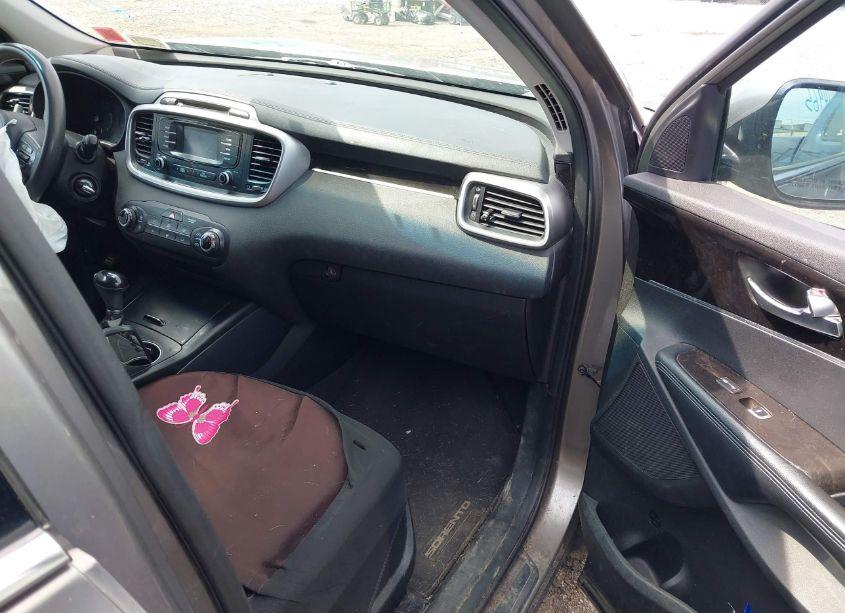 Photo 5 of 2016 Kia Sorento 3.3L LX (VIN 5XYPGDA53GG141225)