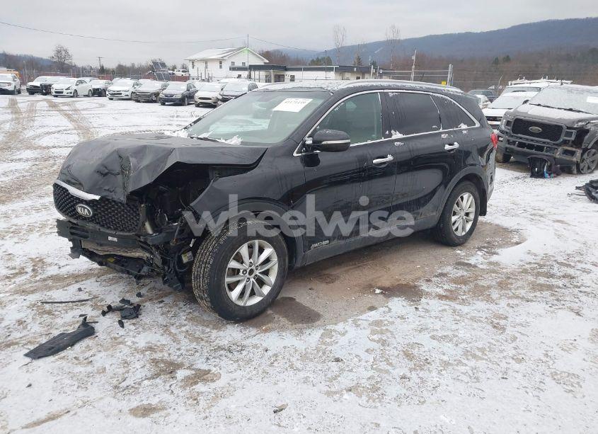 Photo 2 of 2017 Kia Sorento 3.3L LX (VIN 5XYPGDA53HG202901)