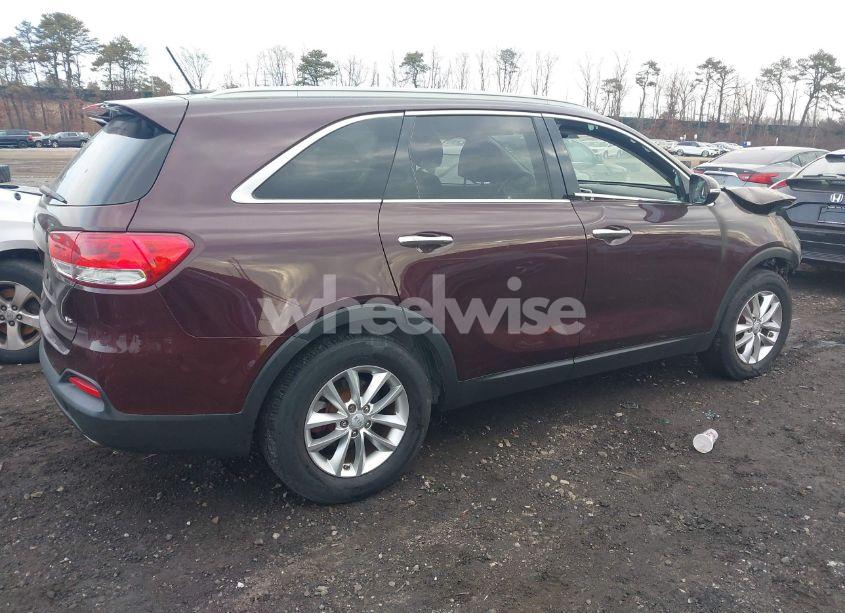 Photo 4 of 2017 Kia Sorento 3.3L LX (VIN 5XYPGDA53HG240970)