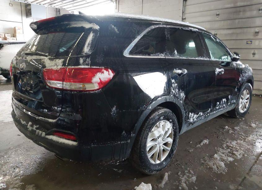 Photo 4 of 2017 Kia Sorento 3.3L LX (VIN 5XYPGDA53HG242976)