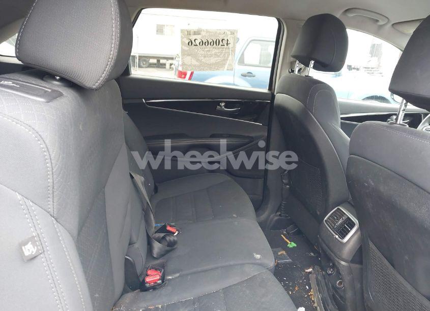 Photo 8 of 2017 Kia Sorento 3.3L LX (VIN 5XYPGDA53HG243044)