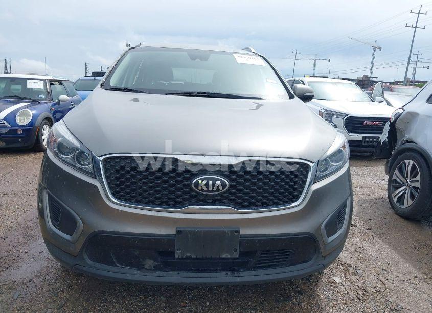 Photo 13 of 2017 Kia Sorento 3.3L LX (VIN 5XYPGDA53HG316168)