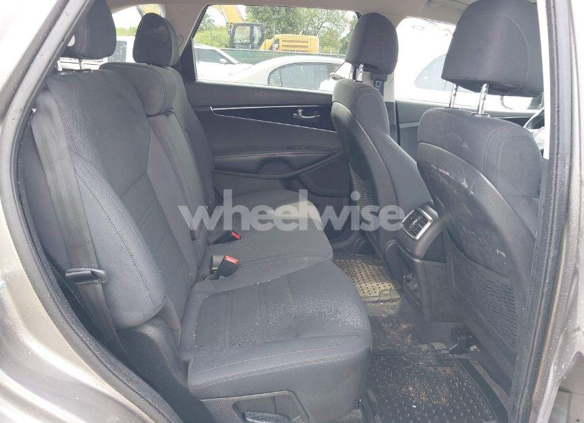 Photo 8 of 2017 Kia Sorento 3.3L LX (VIN 5XYPGDA53HG316168)