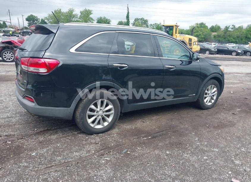 Photo 4 of 2017 Kia Sorento 3.3L LX (VIN 5XYPGDA53HG320799)