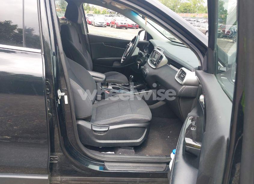 Photo 5 of 2017 Kia Sorento 3.3L LX (VIN 5XYPGDA53HG320799)