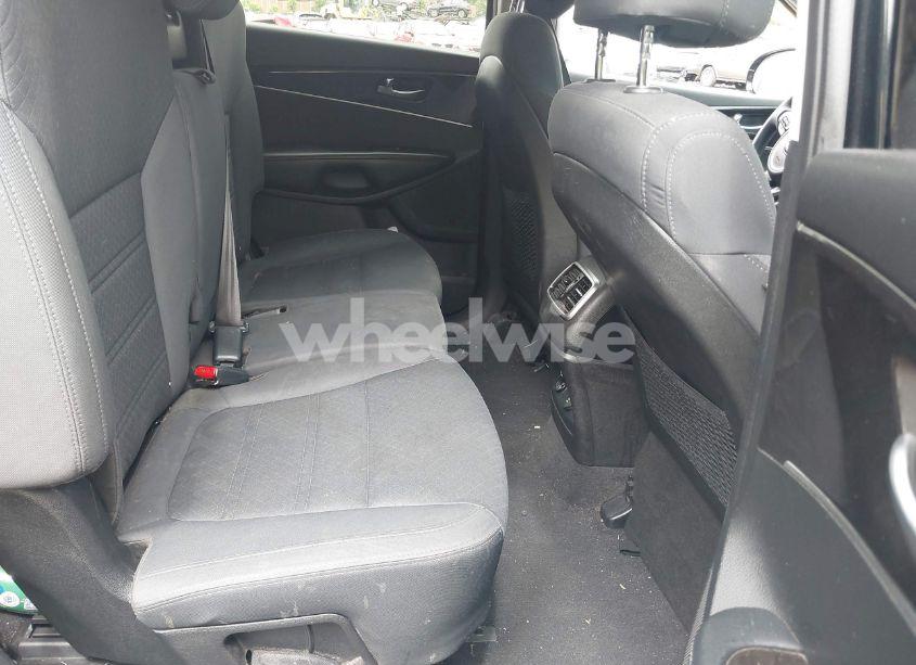 Photo 8 of 2017 Kia Sorento 3.3L LX (VIN 5XYPGDA53HG320799)