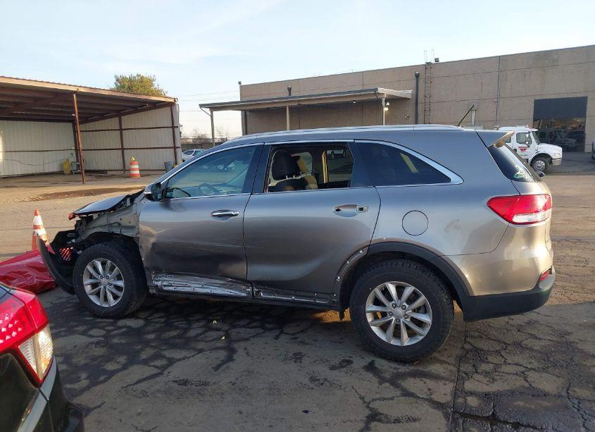 Photo 15 of 2017 Kia Sorento 3.3L LX (VIN 5XYPGDA53HG331849)