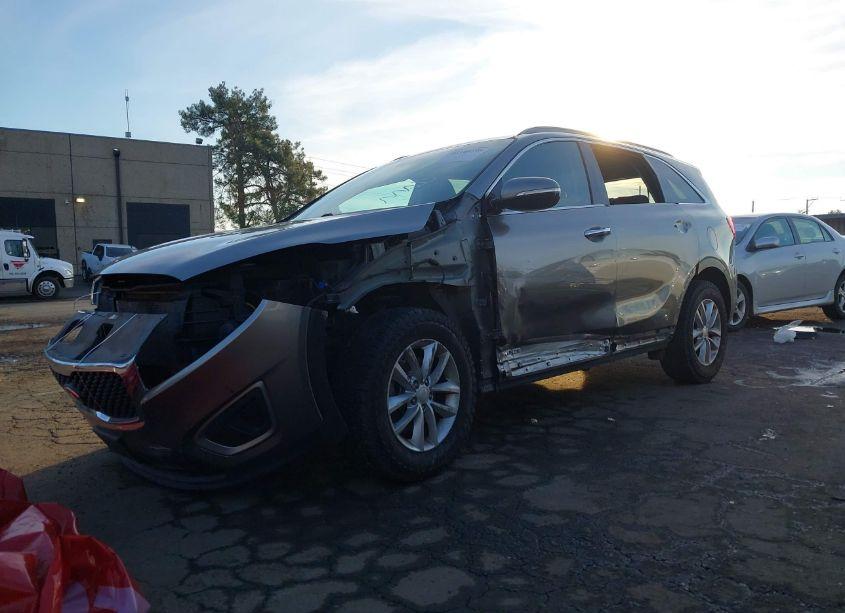 Photo 2 of 2017 Kia Sorento 3.3L LX (VIN 5XYPGDA53HG331849)