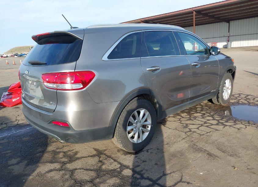 Photo 4 of 2017 Kia Sorento 3.3L LX (VIN 5XYPGDA53HG331849)