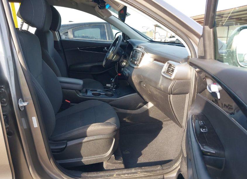 Photo 5 of 2017 Kia Sorento 3.3L LX (VIN 5XYPGDA53HG331849)
