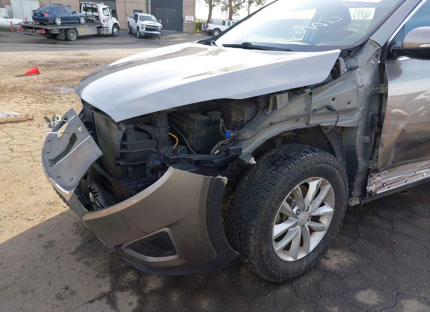 Photo 6 of 2017 Kia Sorento 3.3L LX (VIN 5XYPGDA53HG331849)