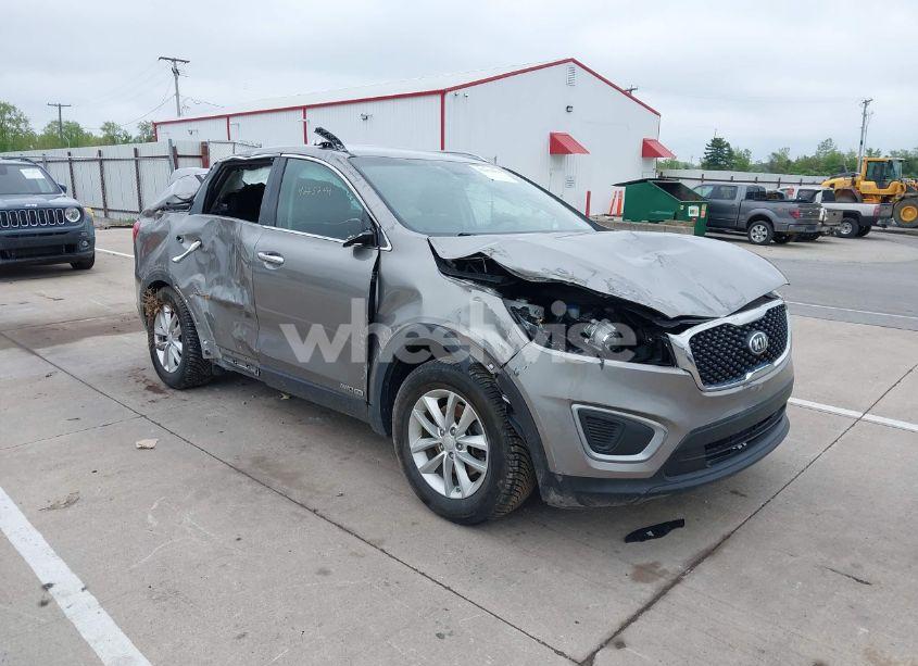 2018 Kia Sorento 3.3L LX (VIN 5XYPGDA53JG370995) main photo