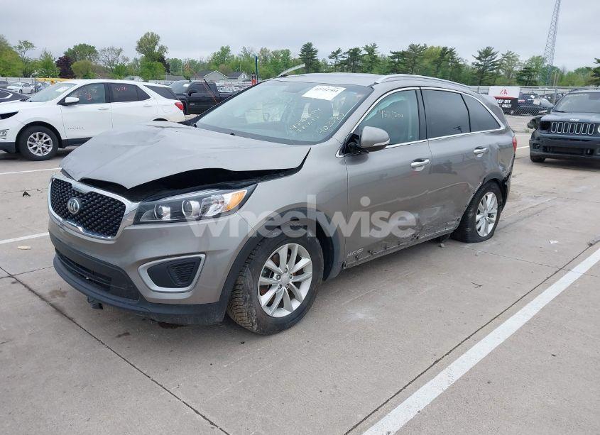 Photo 2 of 2018 Kia Sorento 3.3L LX (VIN 5XYPGDA53JG370995)