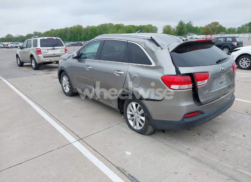 Photo 3 of 2018 Kia Sorento 3.3L LX (VIN 5XYPGDA53JG370995)