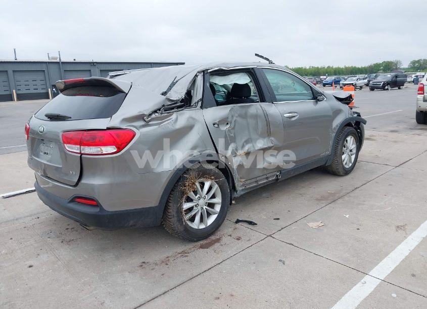 Photo 4 of 2018 Kia Sorento 3.3L LX (VIN 5XYPGDA53JG370995)
