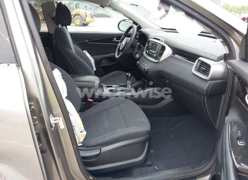 Photo 5 of 2018 Kia Sorento 3.3L LX (VIN 5XYPGDA53JG370995)