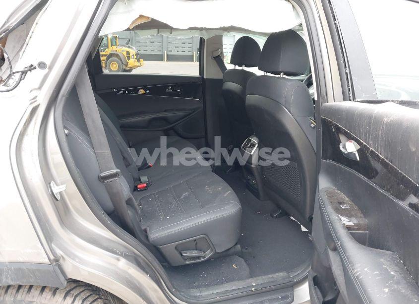 Photo 8 of 2018 Kia Sorento 3.3L LX (VIN 5XYPGDA53JG370995)