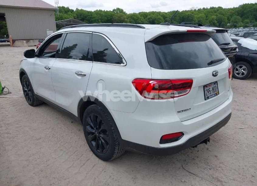 Photo 3 of 2019 Kia Sorento 3.3L S (VIN 5XYPGDA53KG583933)