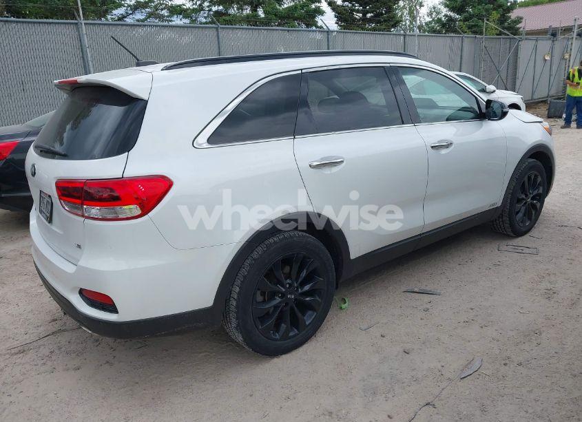 Photo 4 of 2019 Kia Sorento 3.3L S (VIN 5XYPGDA53KG583933)