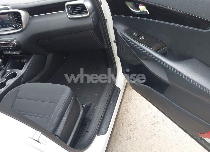 Photo 5 of 2019 Kia Sorento 3.3L S (VIN 5XYPGDA53KG583933)