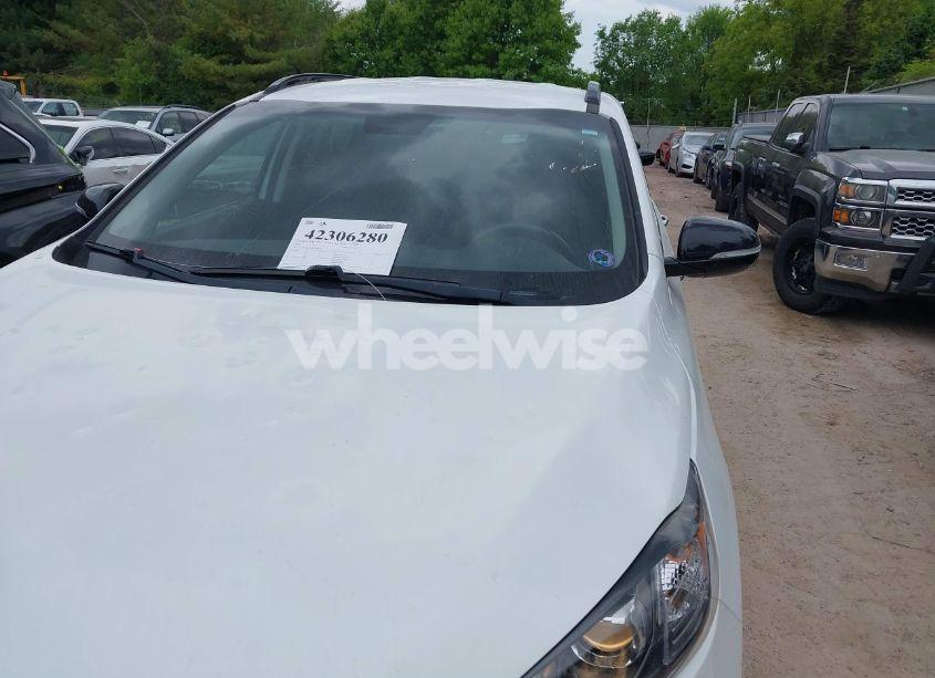 Photo 6 of 2019 Kia Sorento 3.3L S (VIN 5XYPGDA53KG583933)