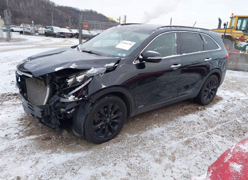 Photo 2 of 2019 Kia Sorento 3.3L S (VIN 5XYPGDA53KG590820)