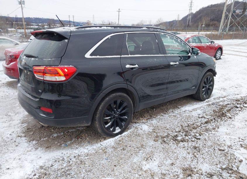 Photo 4 of 2019 Kia Sorento 3.3L S (VIN 5XYPGDA53KG590820)