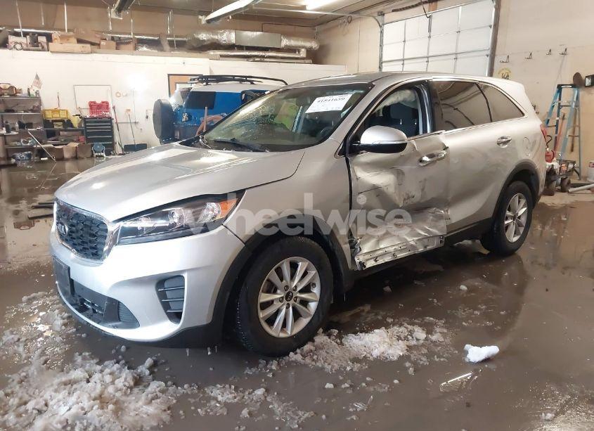 Photo 2 of 2020 Kia Sorento 3.3L LX (VIN 5XYPGDA53LG647938)