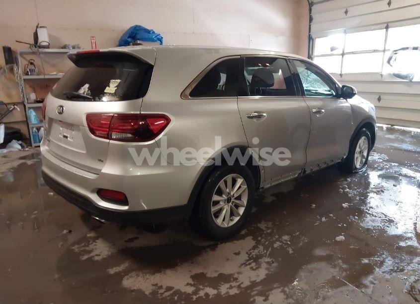 Photo 4 of 2020 Kia Sorento 3.3L LX (VIN 5XYPGDA53LG647938)
