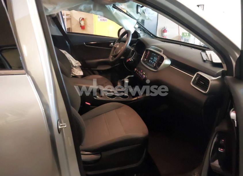 Photo 5 of 2020 Kia Sorento 3.3L LX (VIN 5XYPGDA53LG647938)