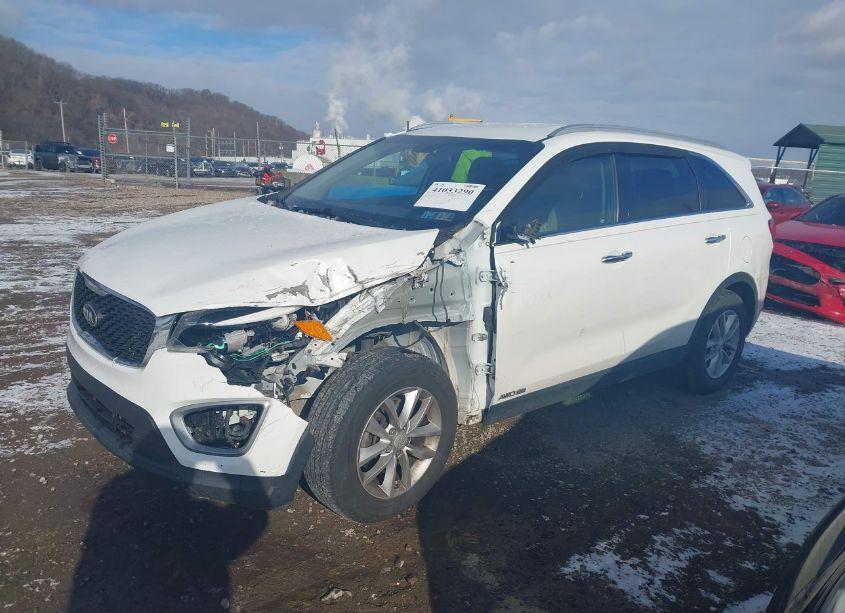 Photo 2 of 2016 Kia Sorento 3.3L LX (VIN 5XYPGDA54GG001989)