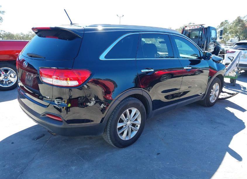Photo 4 of 2017 Kia Sorento 3.3L LX (VIN 5XYPGDA54HG188457)